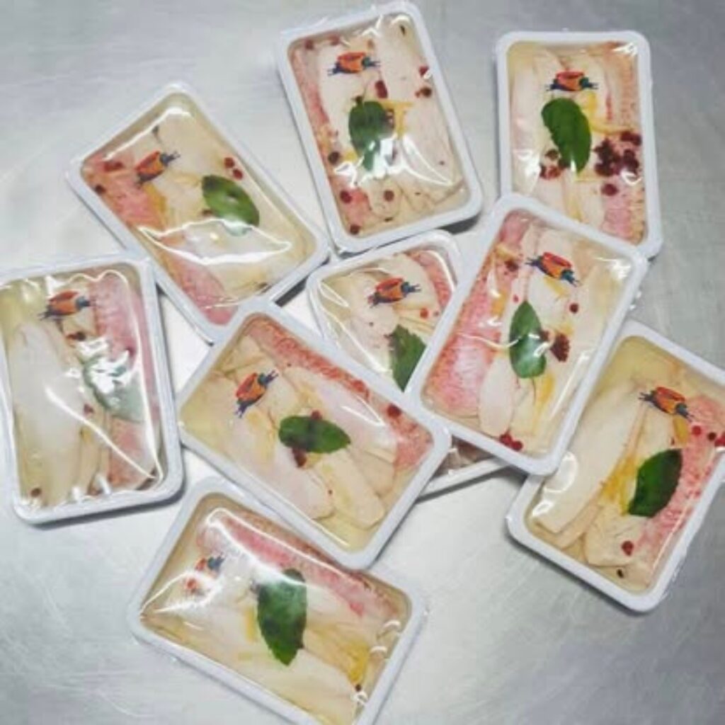 Vaschette di filetti di acciughe marinate