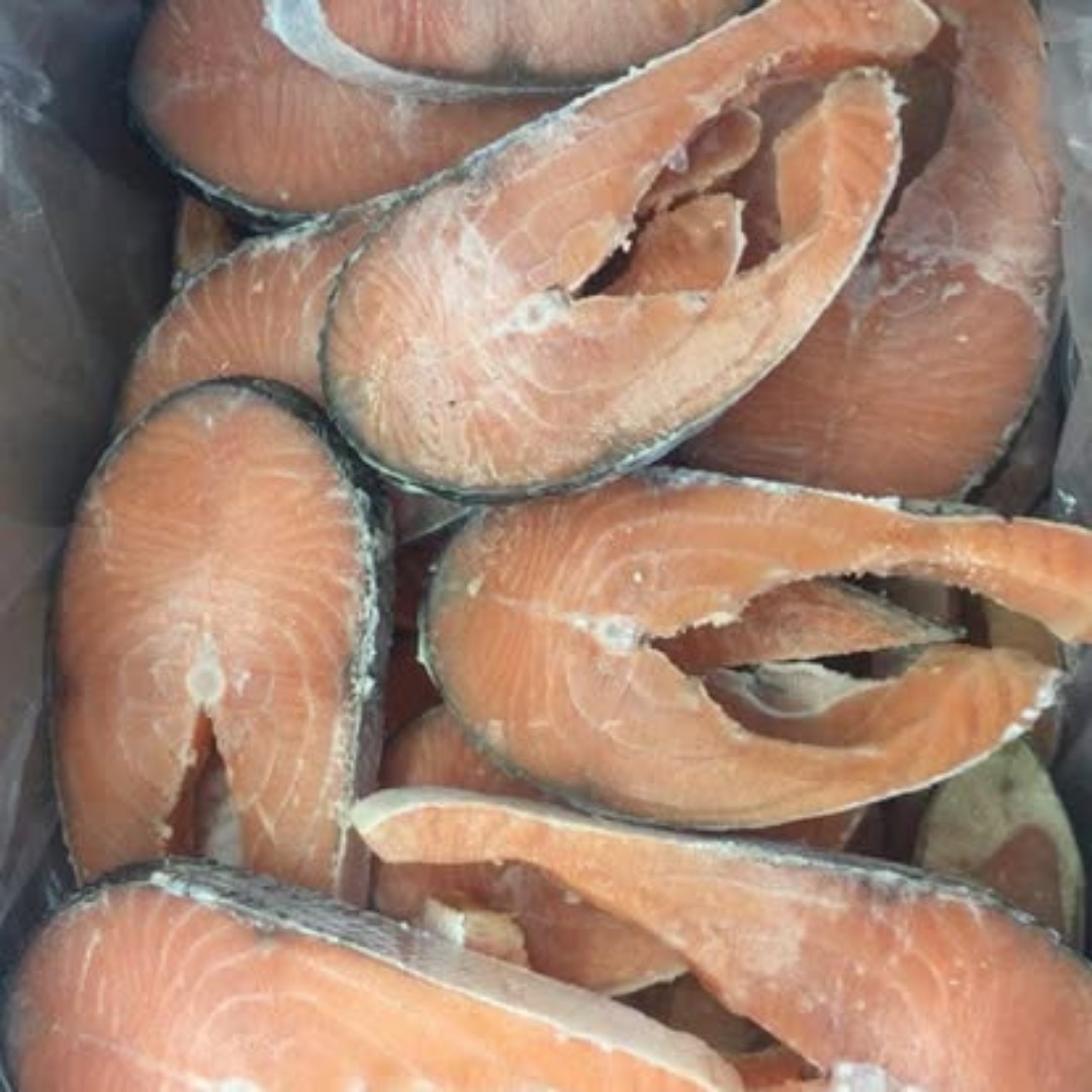 Tranci di pesce pronti per la lavorazione